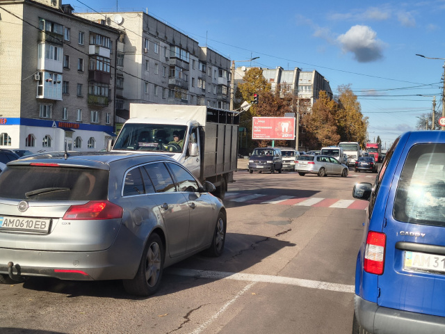 Призма 6x3,  Михайла Грушевського, 105